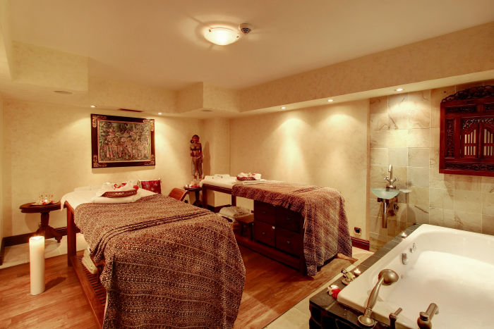 Double spa massage room